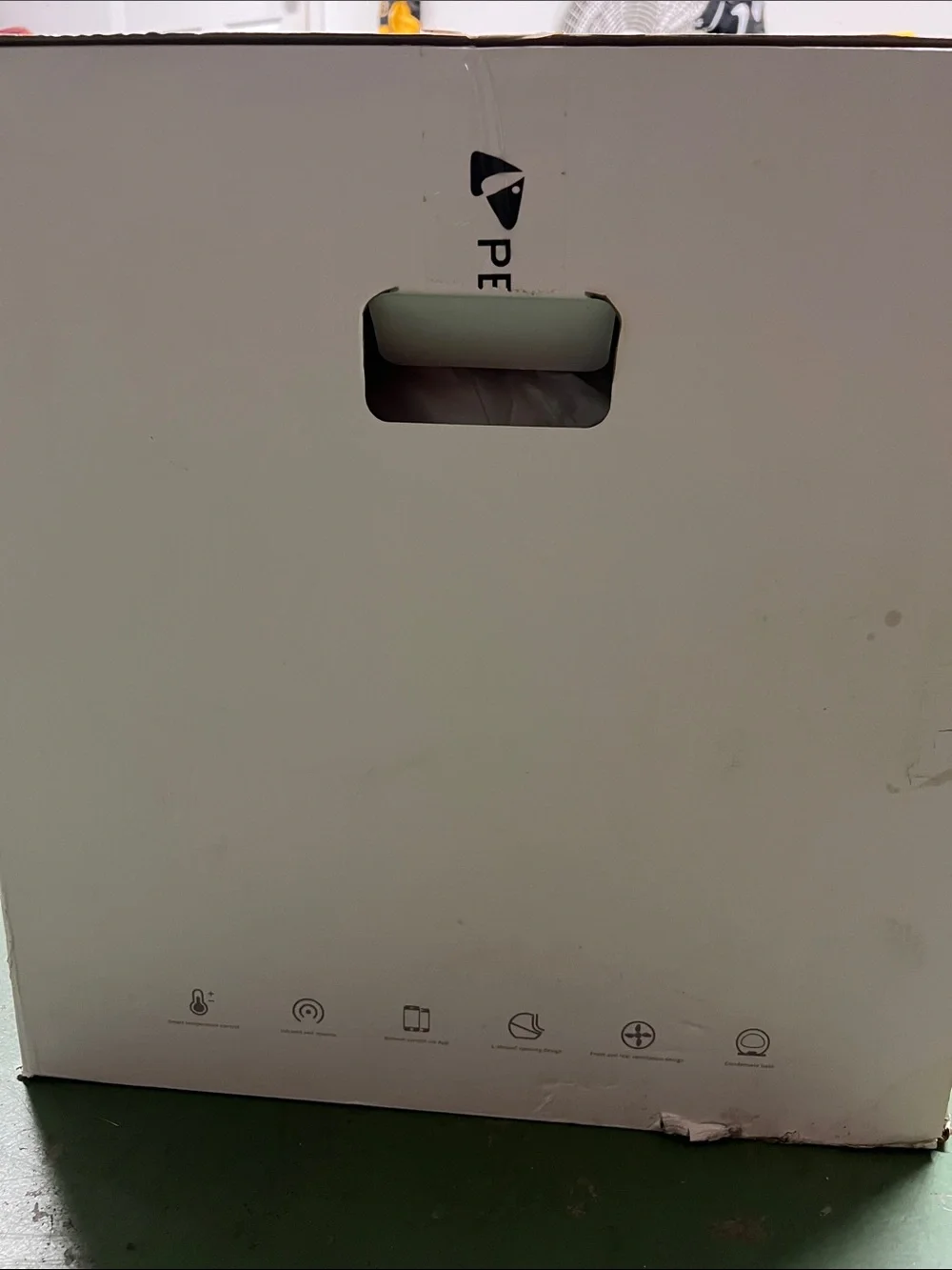 Warm+Cool Smart Pet House - White